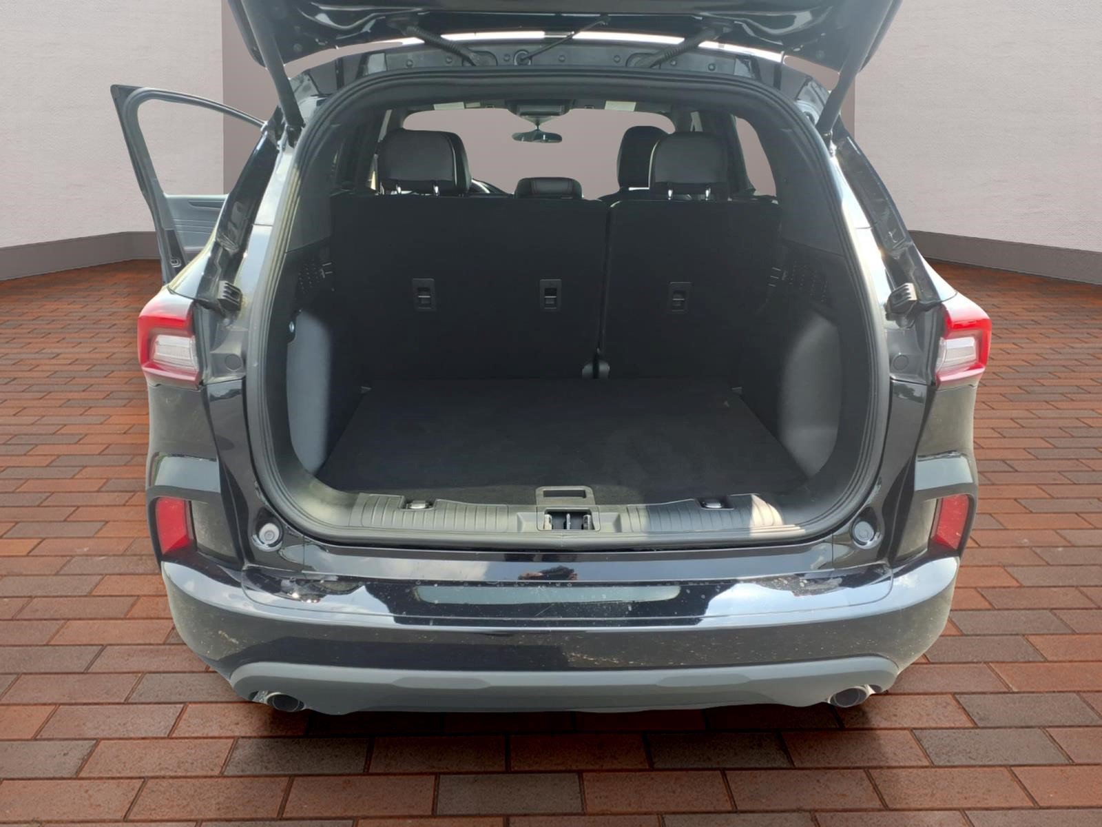 Used 2023 Ford Escape ST-Line Select AWD/4WD image 28