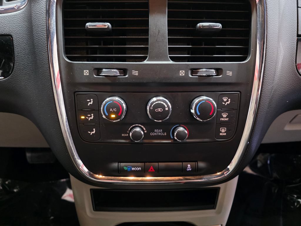 Used 2016 Dodge Grand Caravan SE FWD image 21