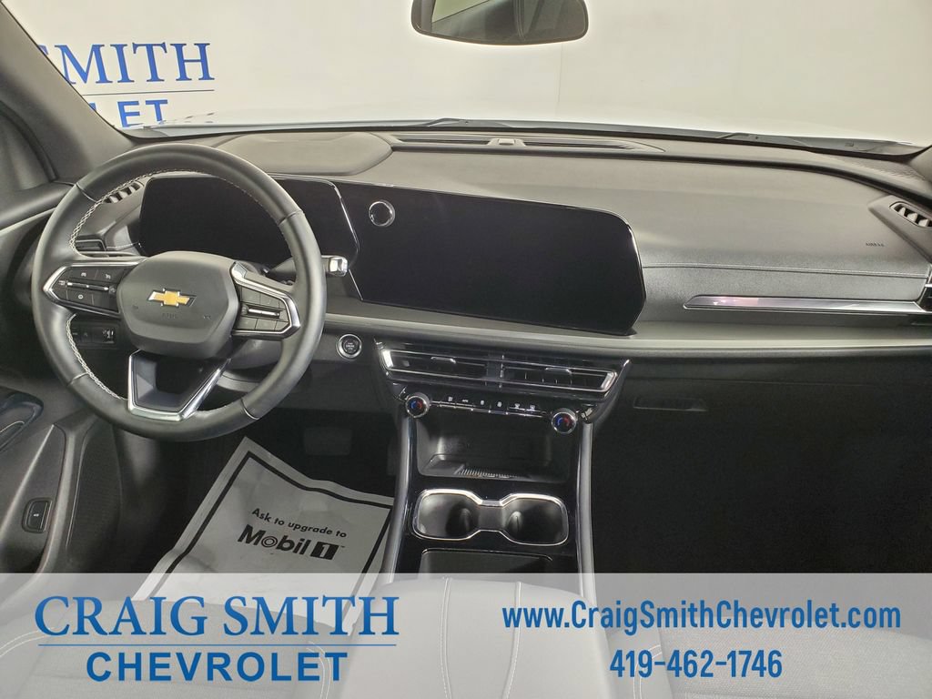 Used 2025 Chevrolet Traverse LT FWD image 17