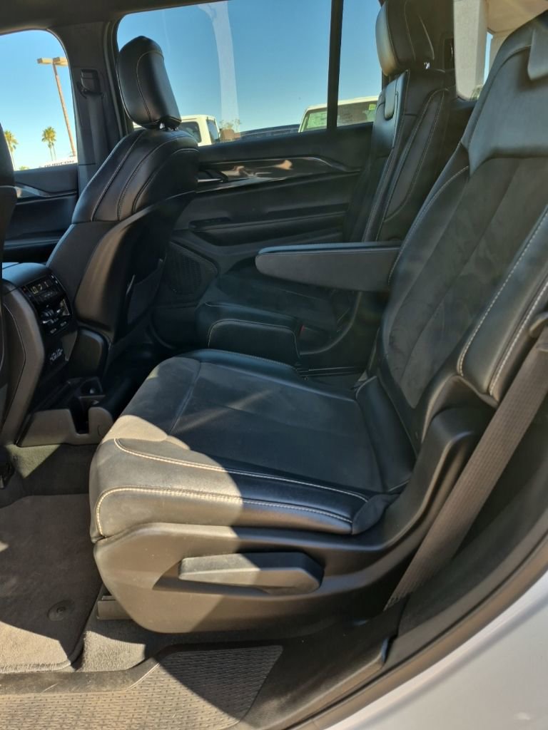 Used 2023 Jeep Grand Cherokee L Altitude AWD/4WD image 27