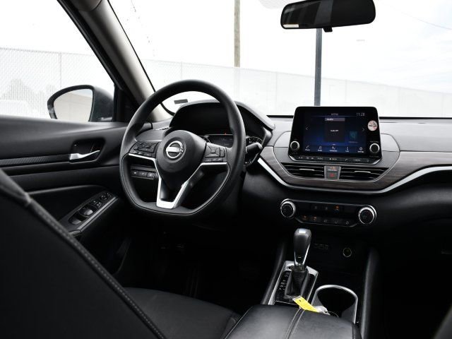 Used 2024 Nissan Altima 2.5 SV FWD image 18