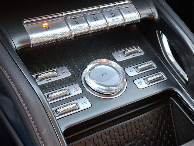 Used 2025 Lincoln Nautilus Premier w/ Jet Appearance Package image 18