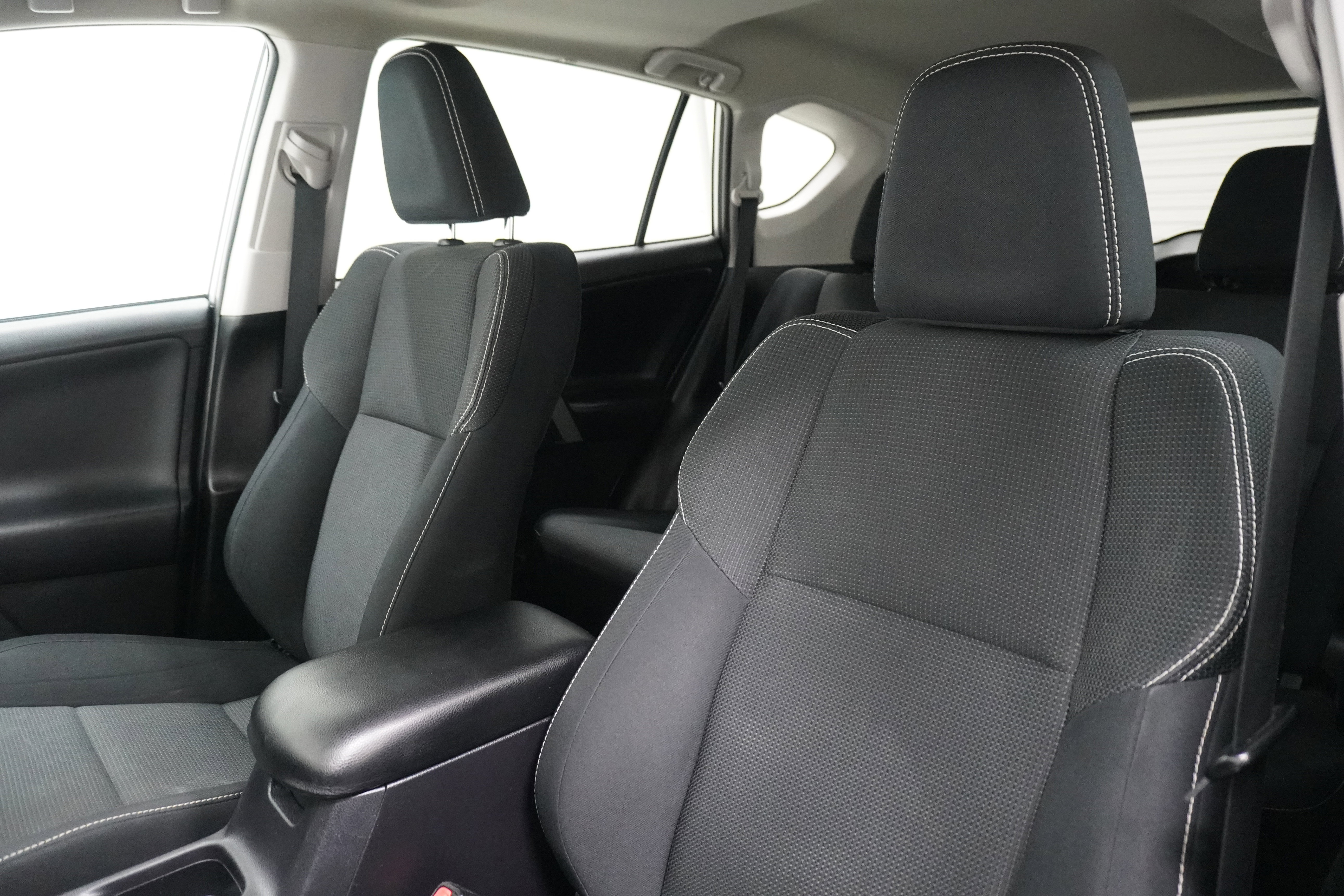 Used 2017 Toyota RAV4 XLE FWD image 10