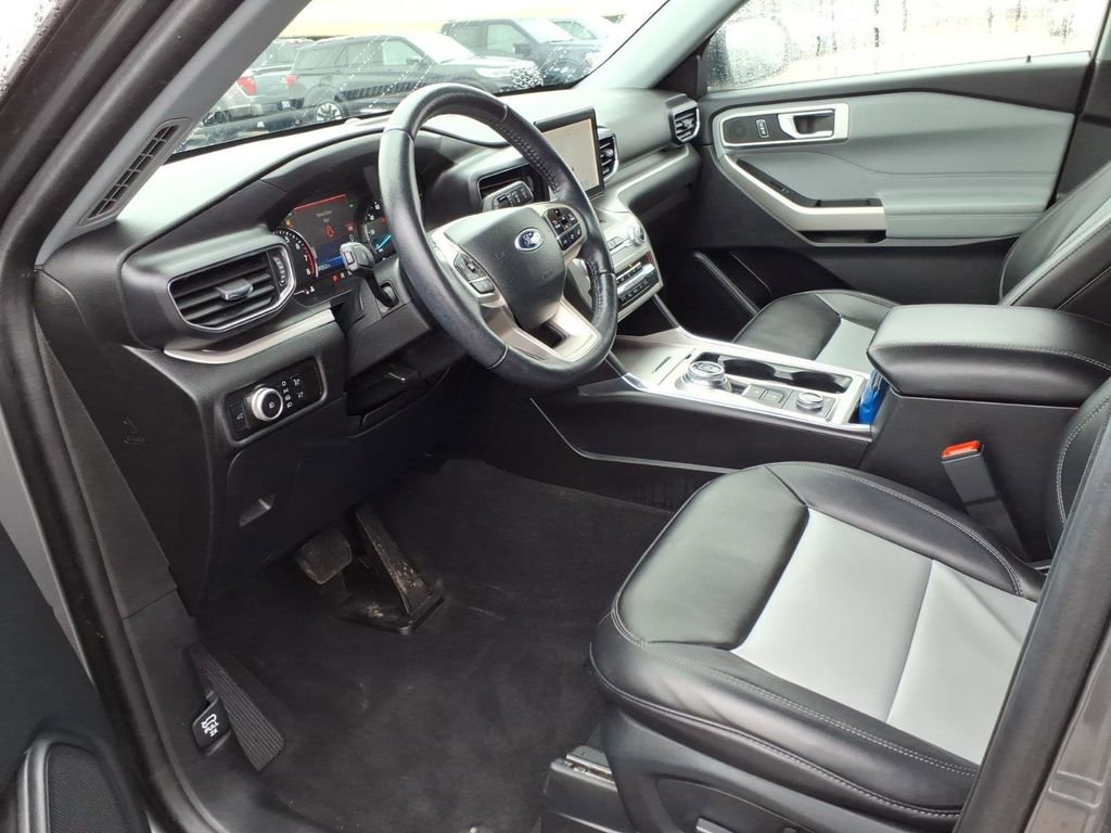 Used 2023 Ford Explorer XLT w/ Equipment Group 202A AWD/4WD image 10