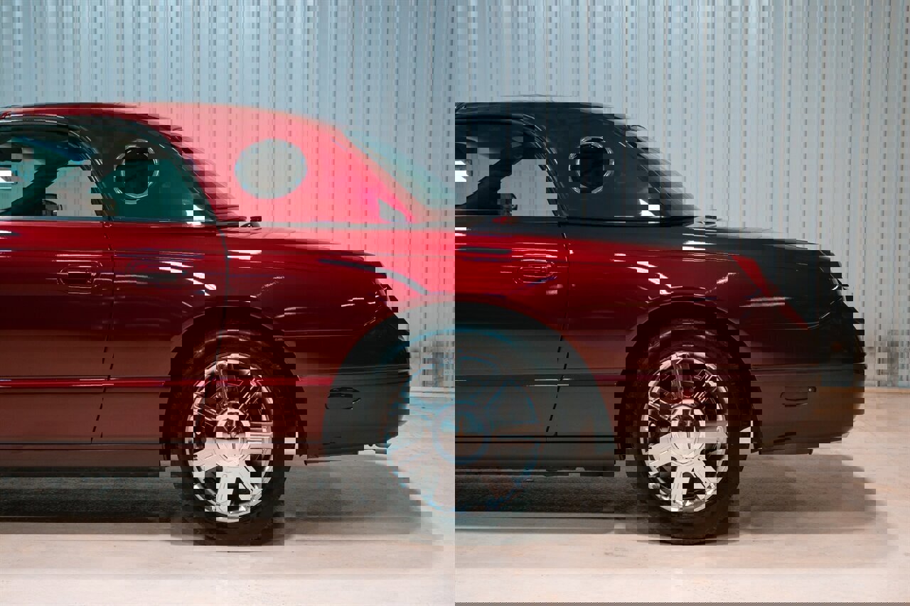 Used 2004 Ford Thunderbird Deluxe image 3