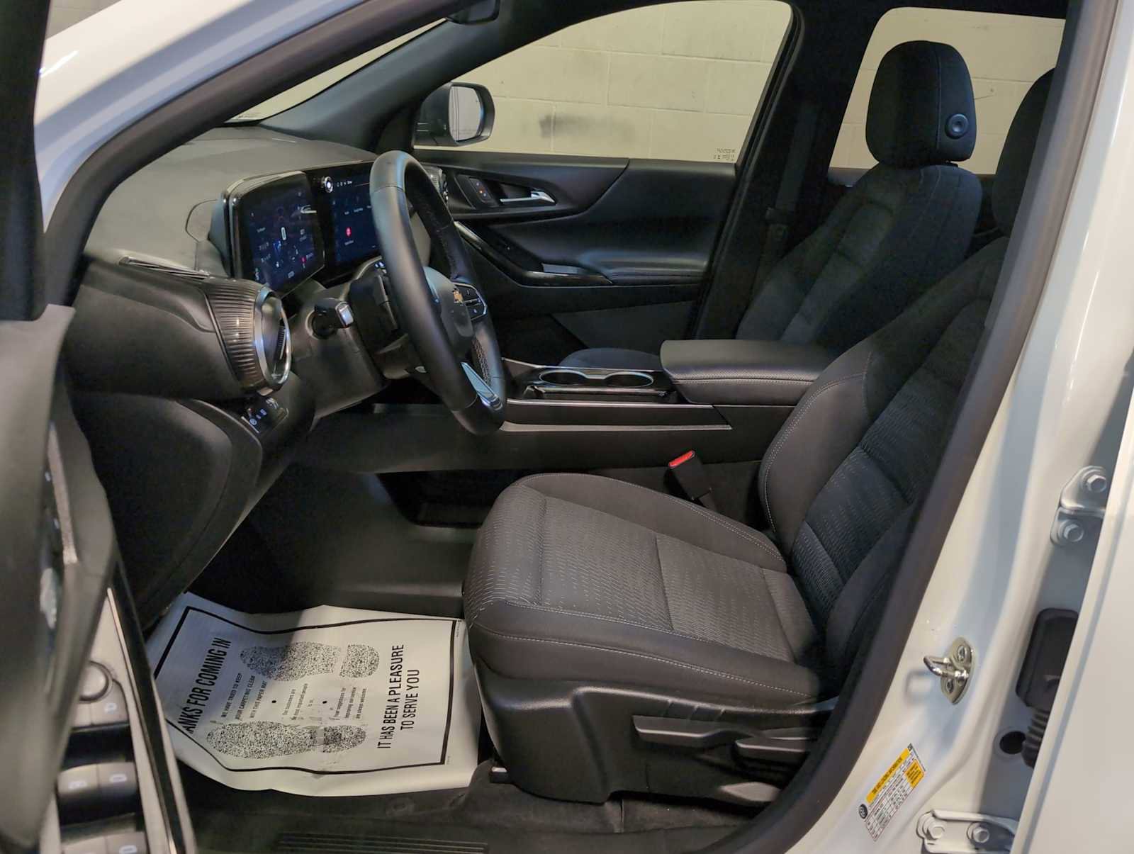 Used 2025 Chevrolet Equinox LT image 19