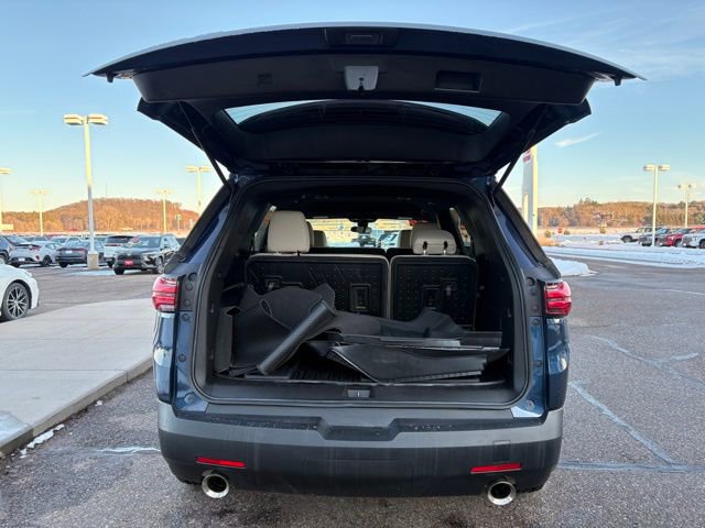 Used 2023 Chevrolet Traverse LS w/ Safety Package image 4