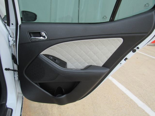 Used 2015 Kia Optima SX image 25