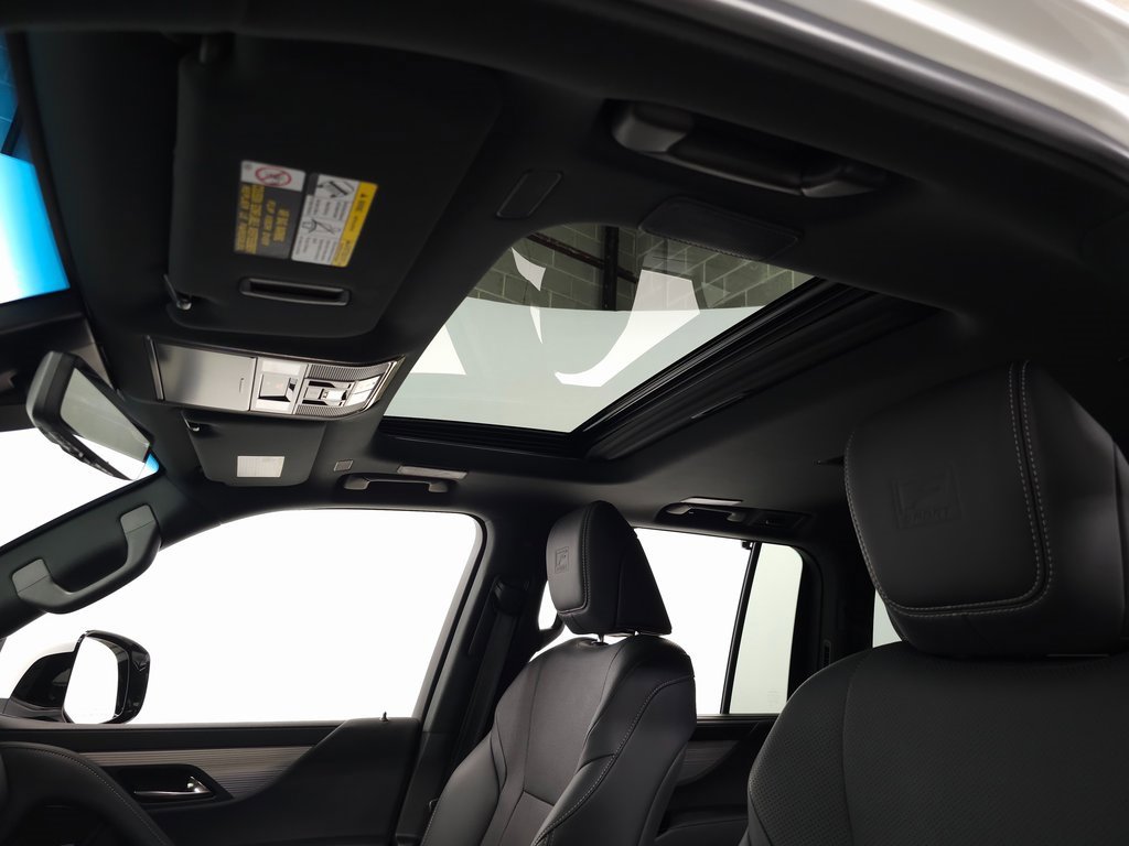 Used 2025 Lexus LX 700h F Sport image 20