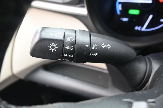 Used 2021 Toyota Sienna XLE FWD image 17