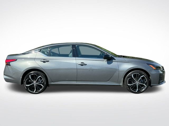 Used 2025 Nissan Altima 2.5 SR image 8