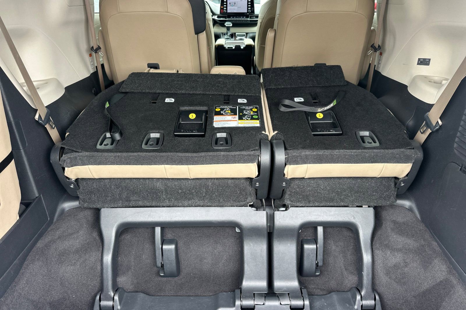 Certified 2024 Toyota Sienna XLE FWD image 18