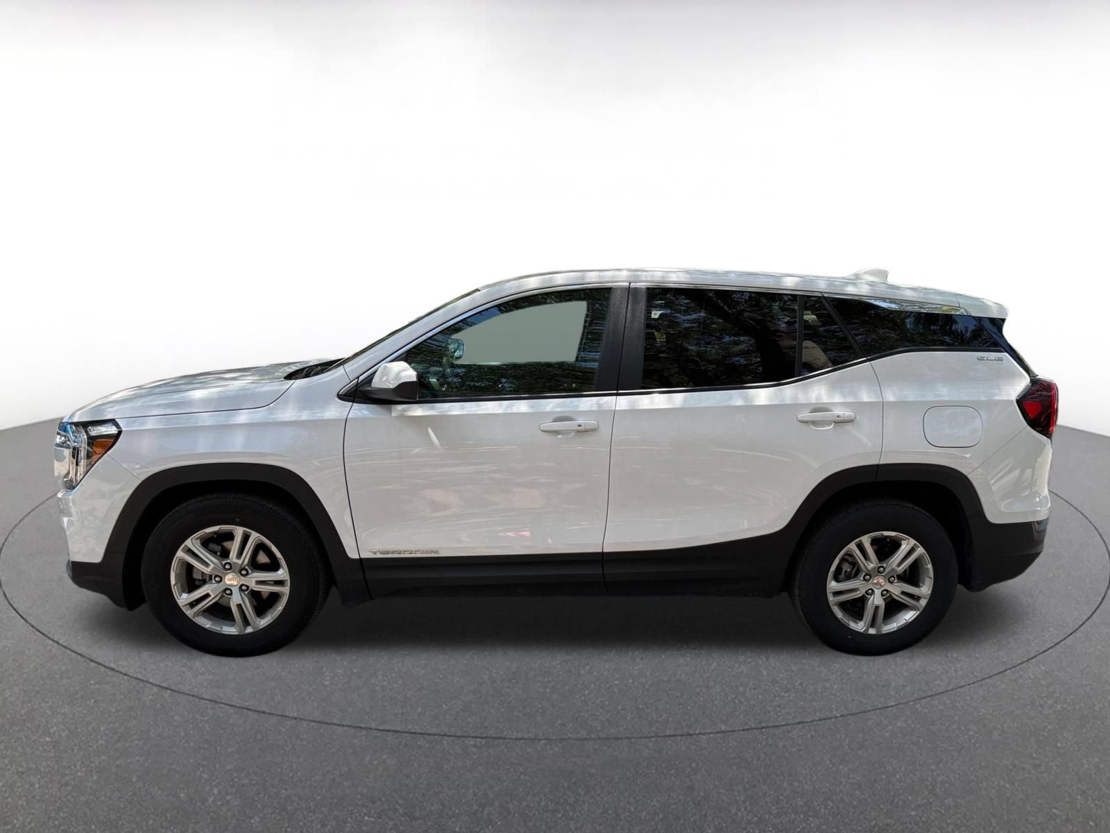 Used 2024 GMC Terrain SLE FWD image 13