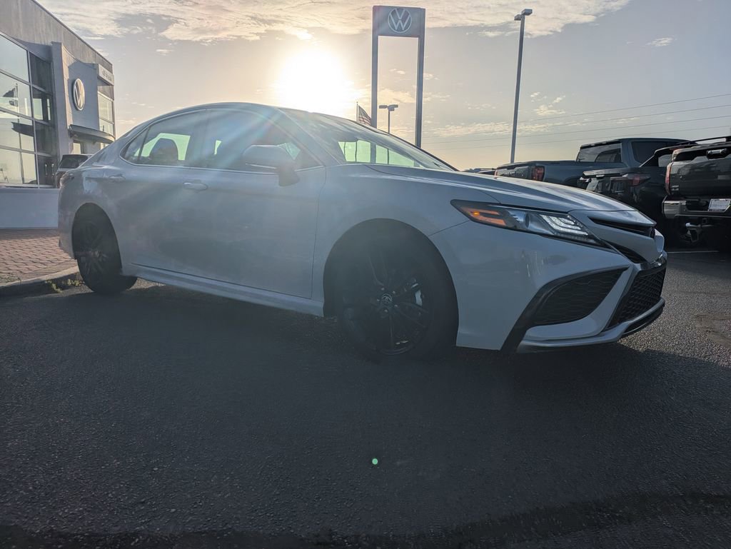 Used 2023 Toyota Camry XSE image 3