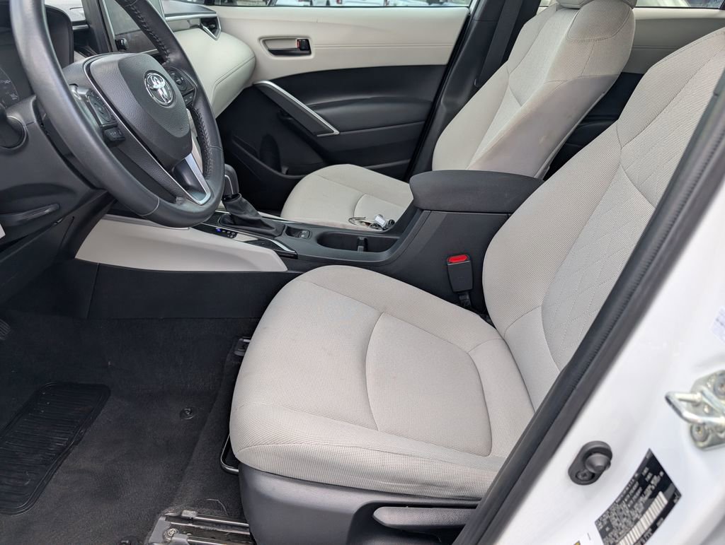 Used 2023 Toyota Corolla Cross LE w/ Moonroof Package image 12