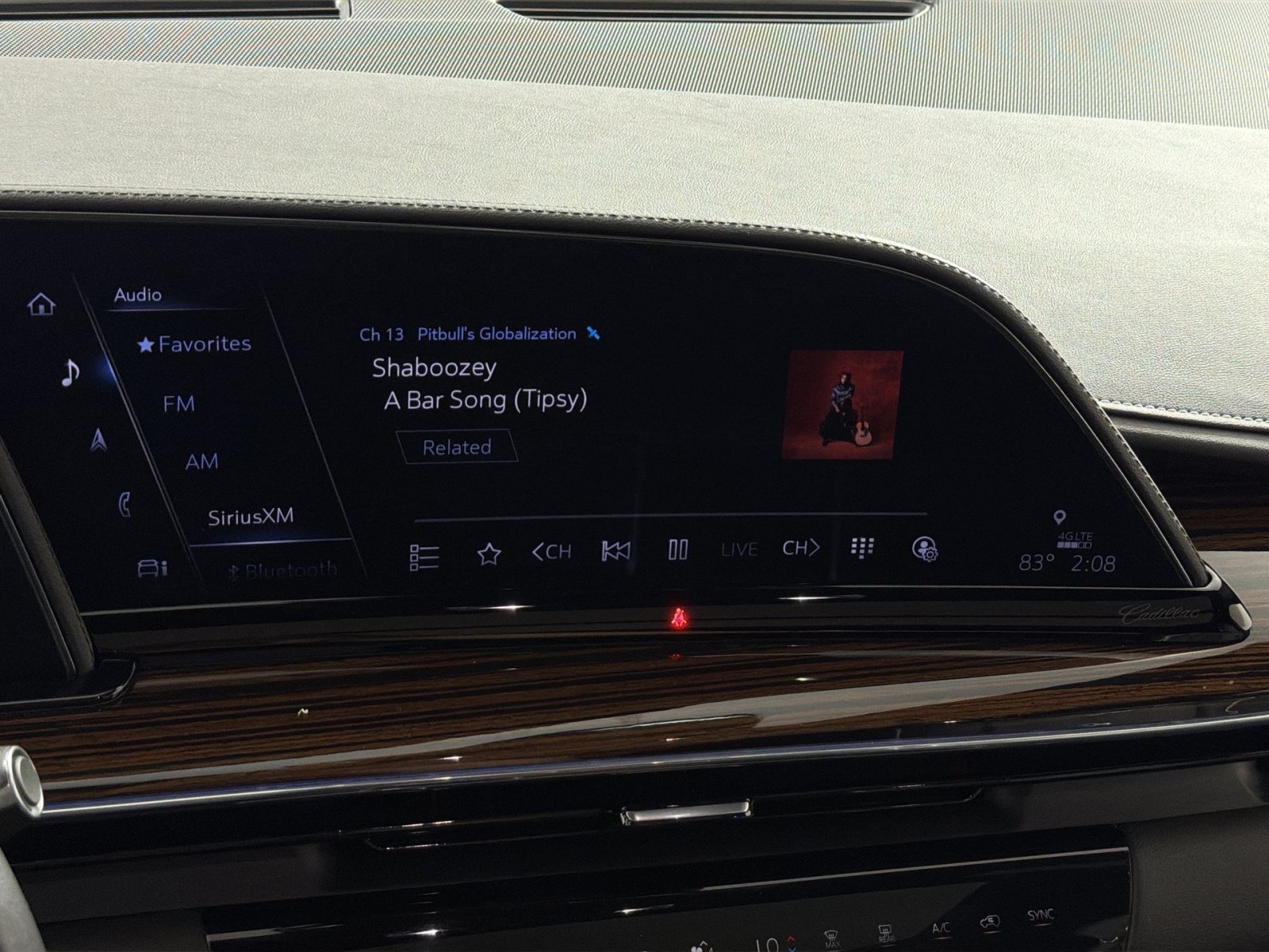 Used 2022 Cadillac Escalade Premium Luxury AWD/4WD image 15