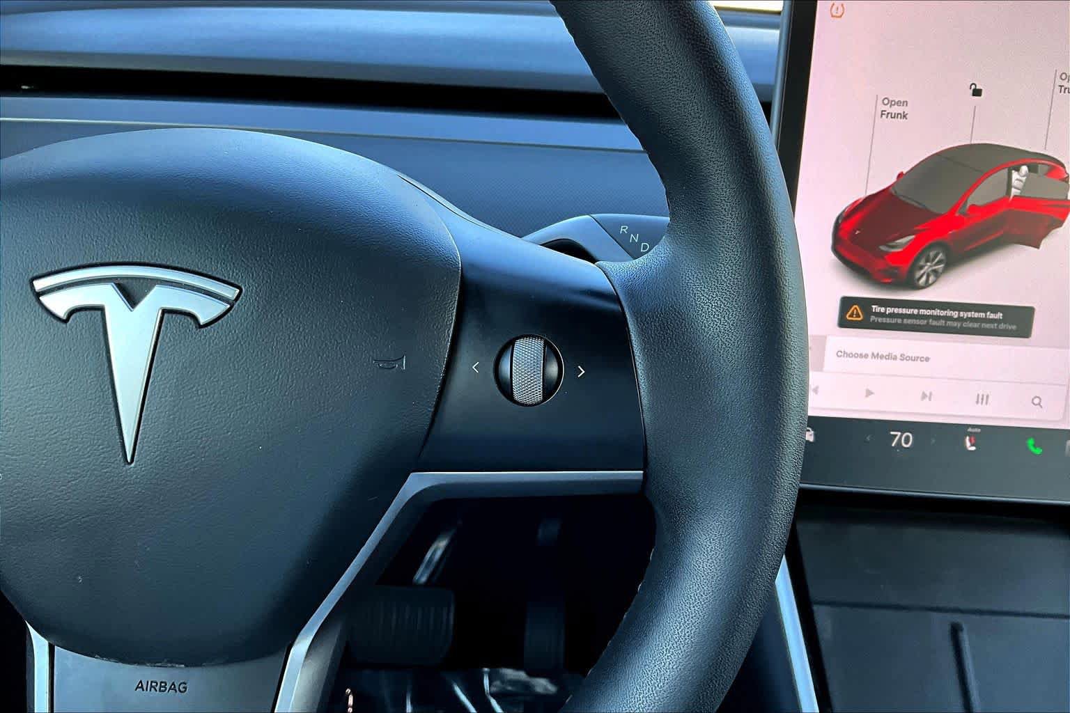 Used 2021 Tesla Model Y Long Range image 24