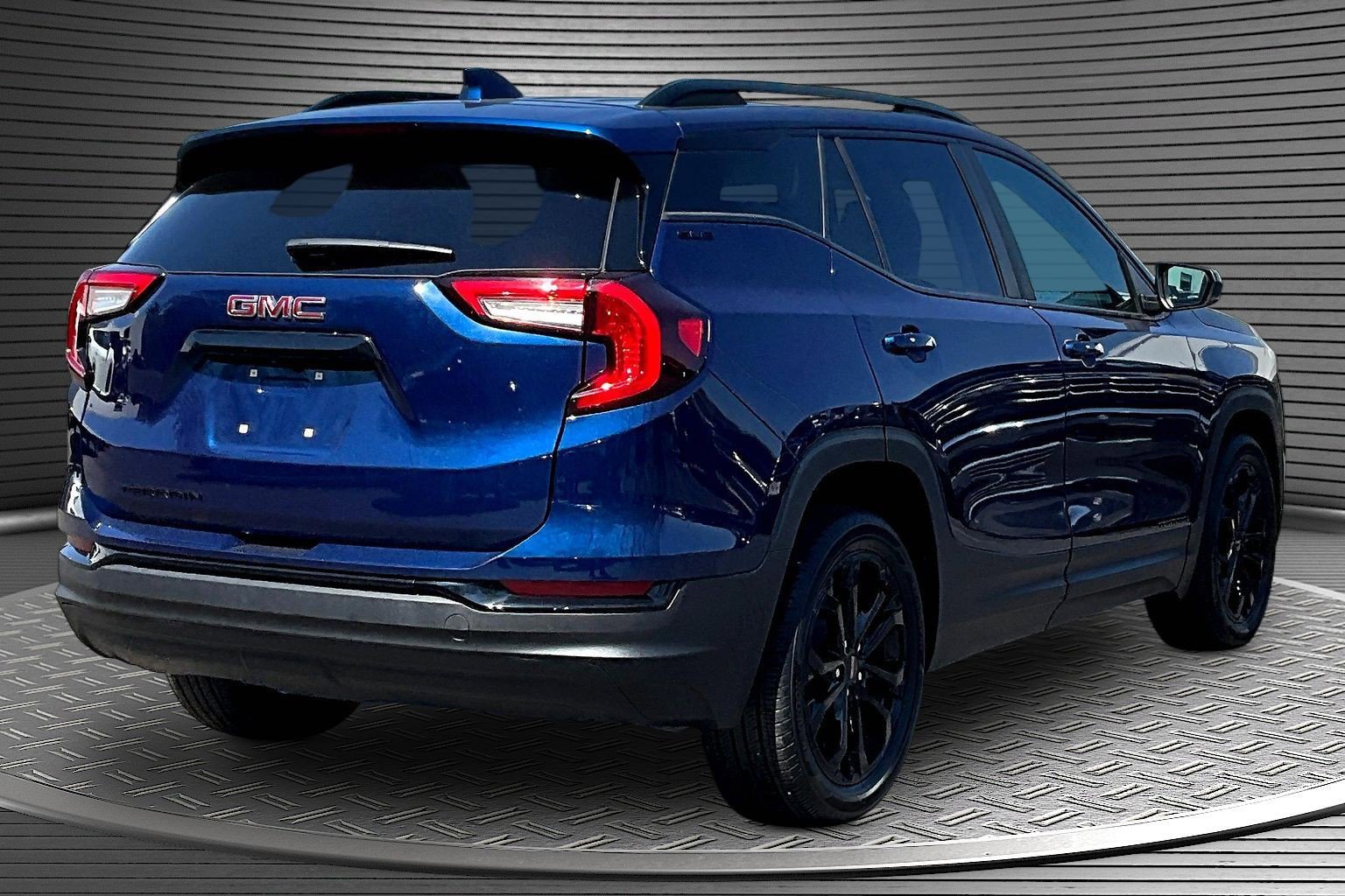Used 2022 GMC Terrain SLE w/ Driver Convenience Package FWD image 6