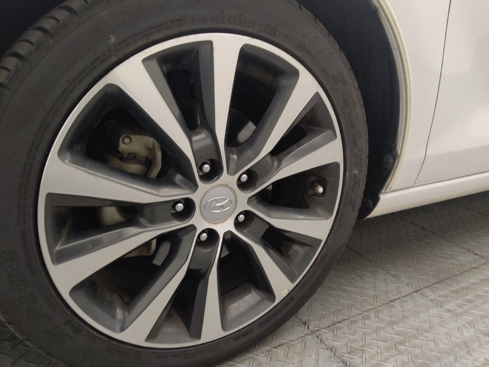 Used 2018 Hyundai Elantra GT FWD image 31