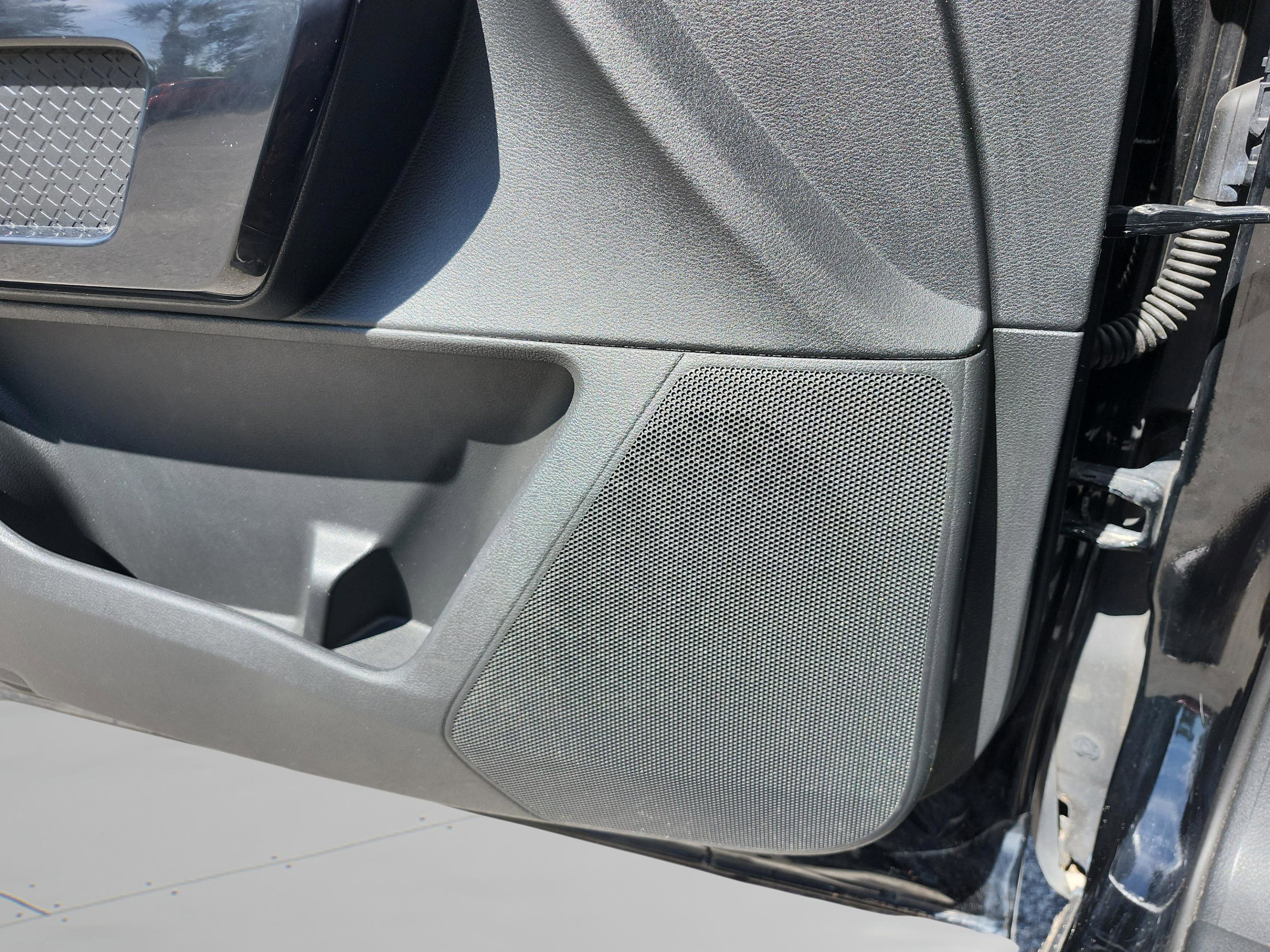 Used 2023 Nissan Pathfinder SV image 28