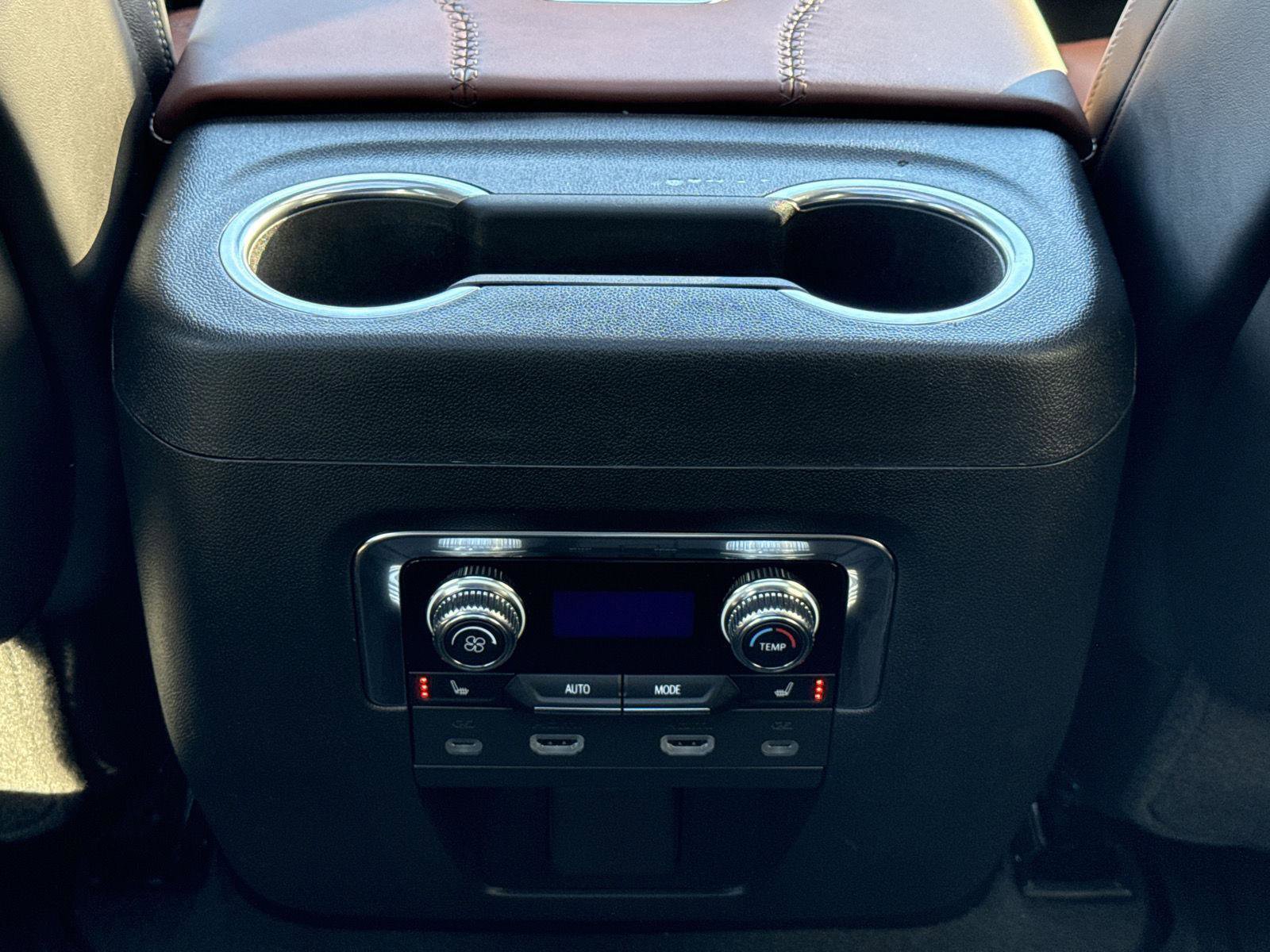 Used 2023 GMC Yukon Denali Ultimate image 28