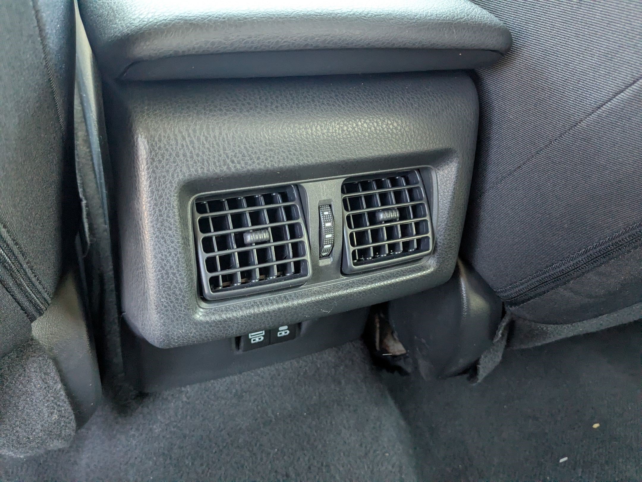 Used 2025 Toyota Camry LE FWD image 28