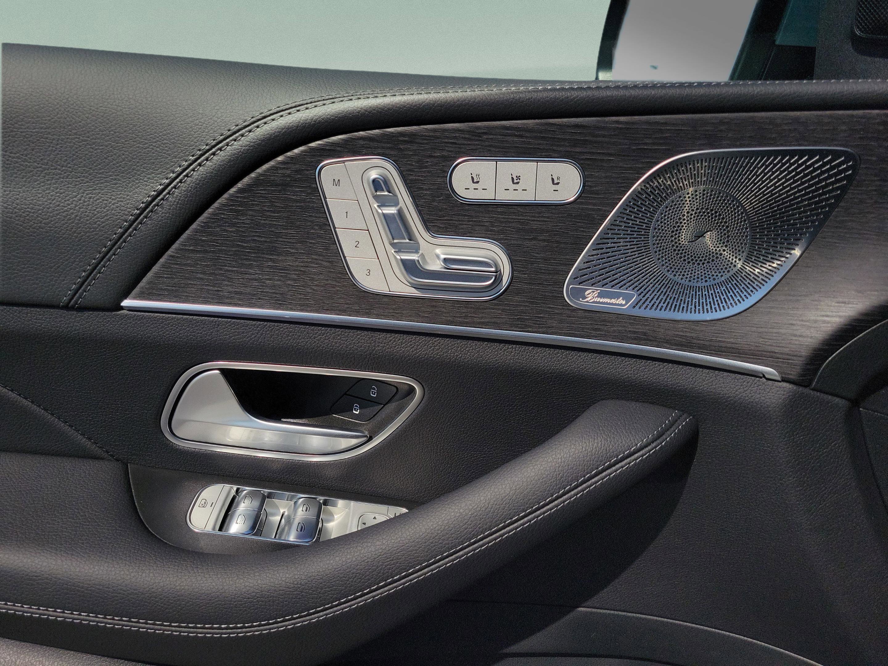 New 2026 Mercedes-Benz GLS 580 4MATIC image 16