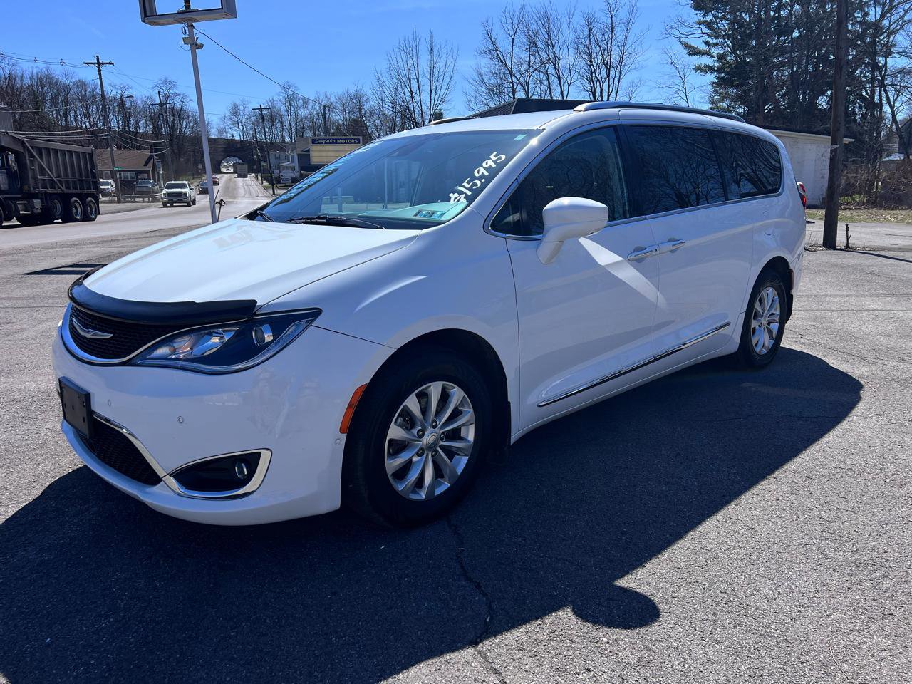 Used 2018 Chrysler Pacifica Touring-L w/ Advanced Safetytec Group image 3