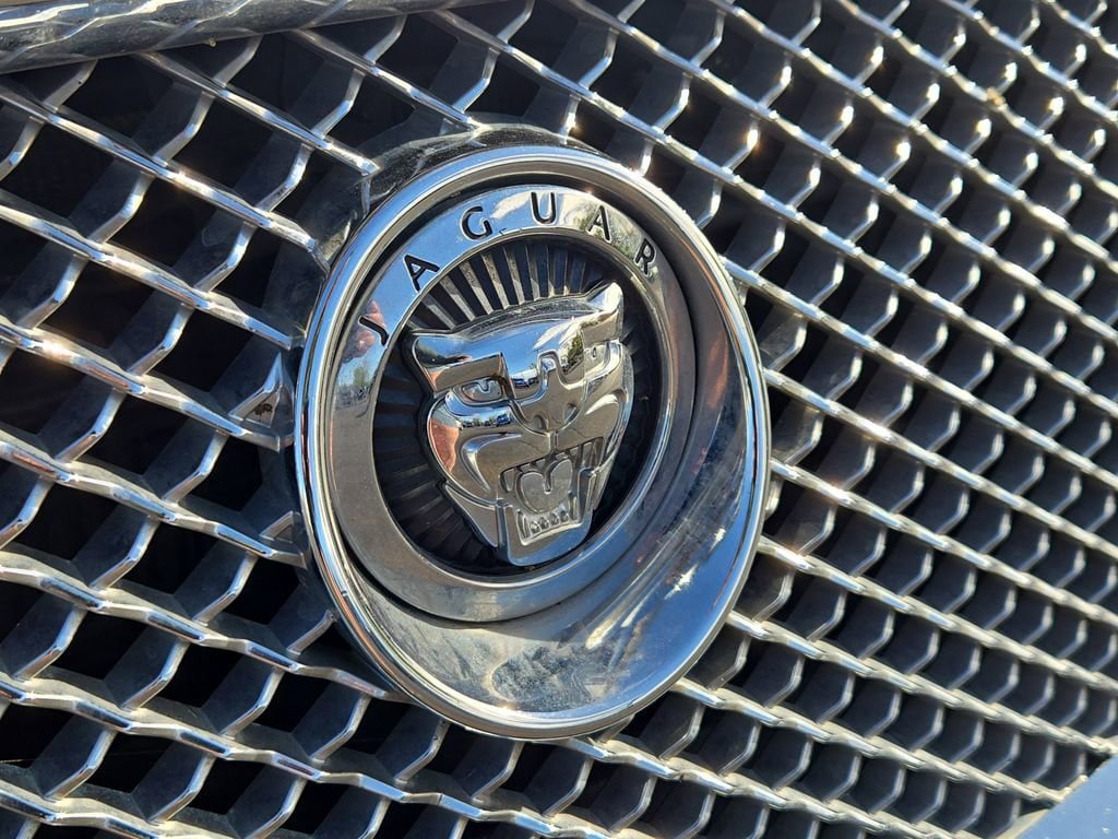 Used 2013 Jaguar XF image 4