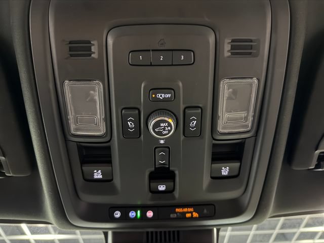 Used 2023 GMC Yukon XL Denali AWD/4WD image 24