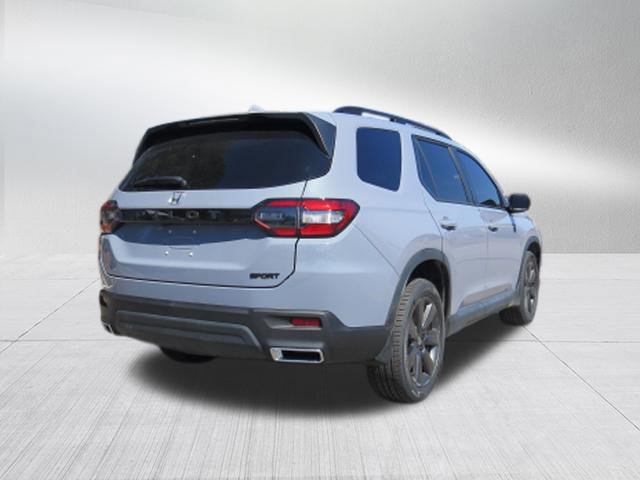 Used 2025 Honda Pilot Sport image 3