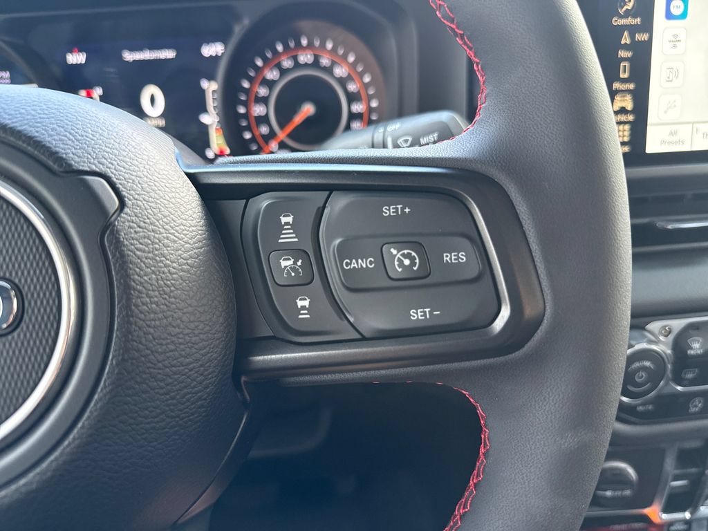 Used 2024 Jeep Gladiator Rubicon w/ Technology Group AWD/4WD image 17