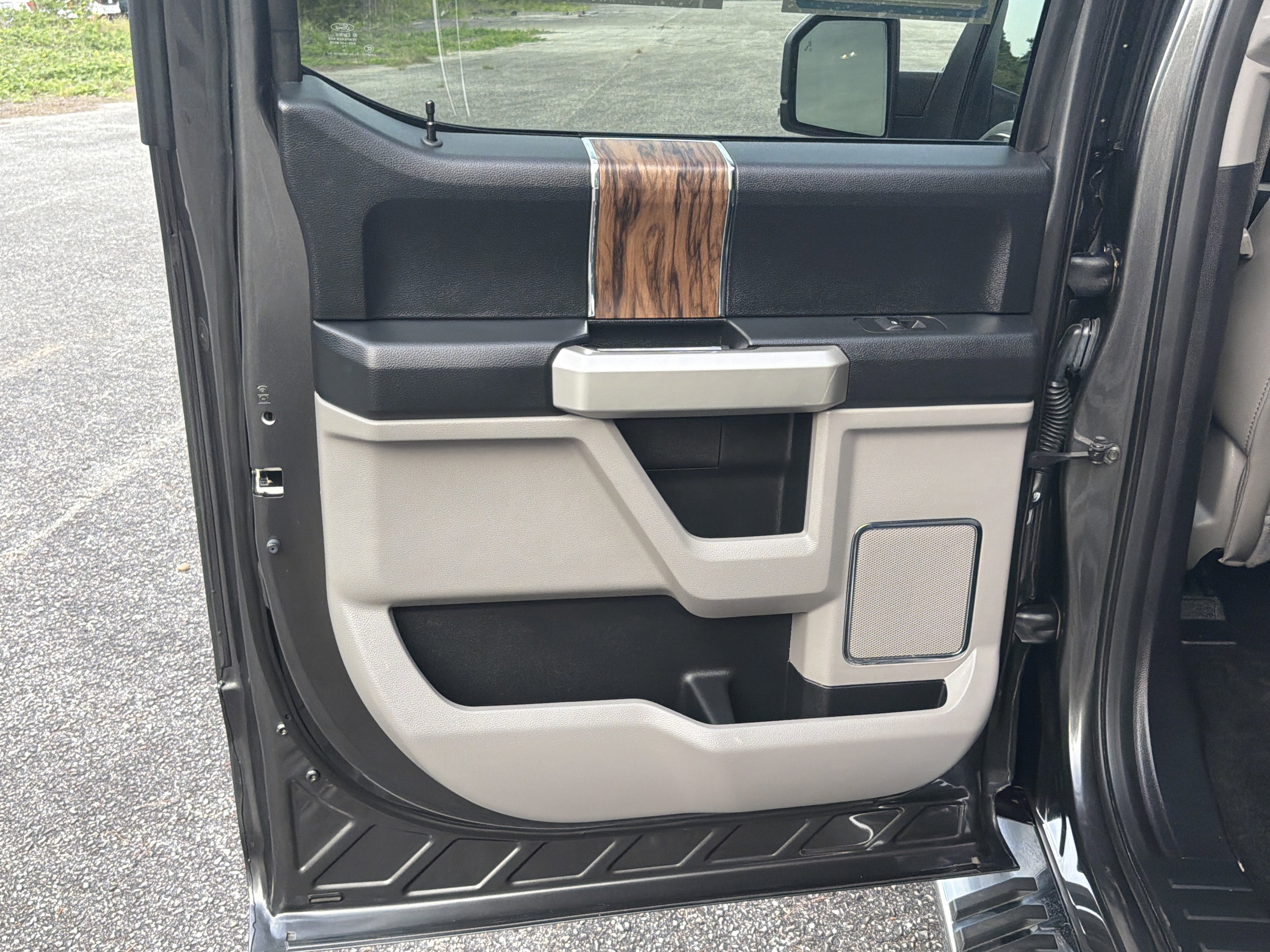 Used 2018 Ford F150 Lariat RWD image 14