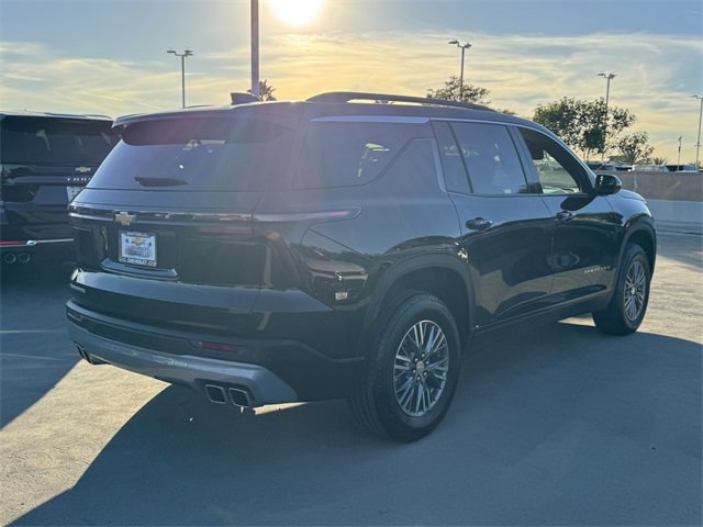 Used 2025 Chevrolet Traverse LT image 4