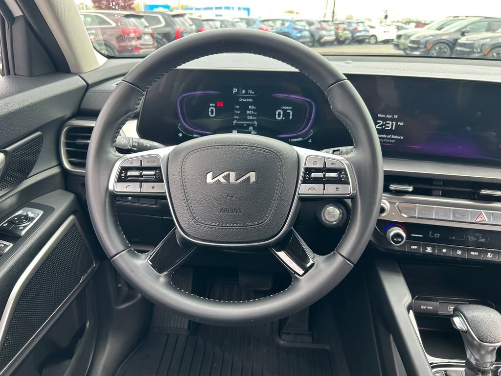 Used 2023 Kia Telluride LX image 10