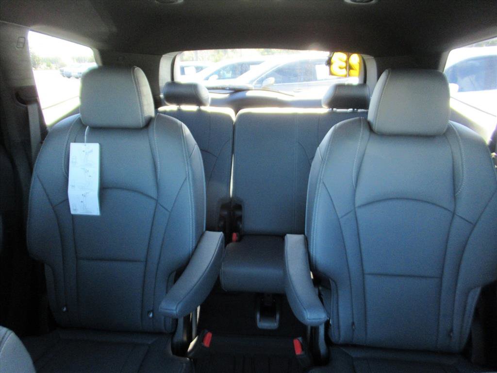 Used 2023 Buick Enclave Essence image 27
