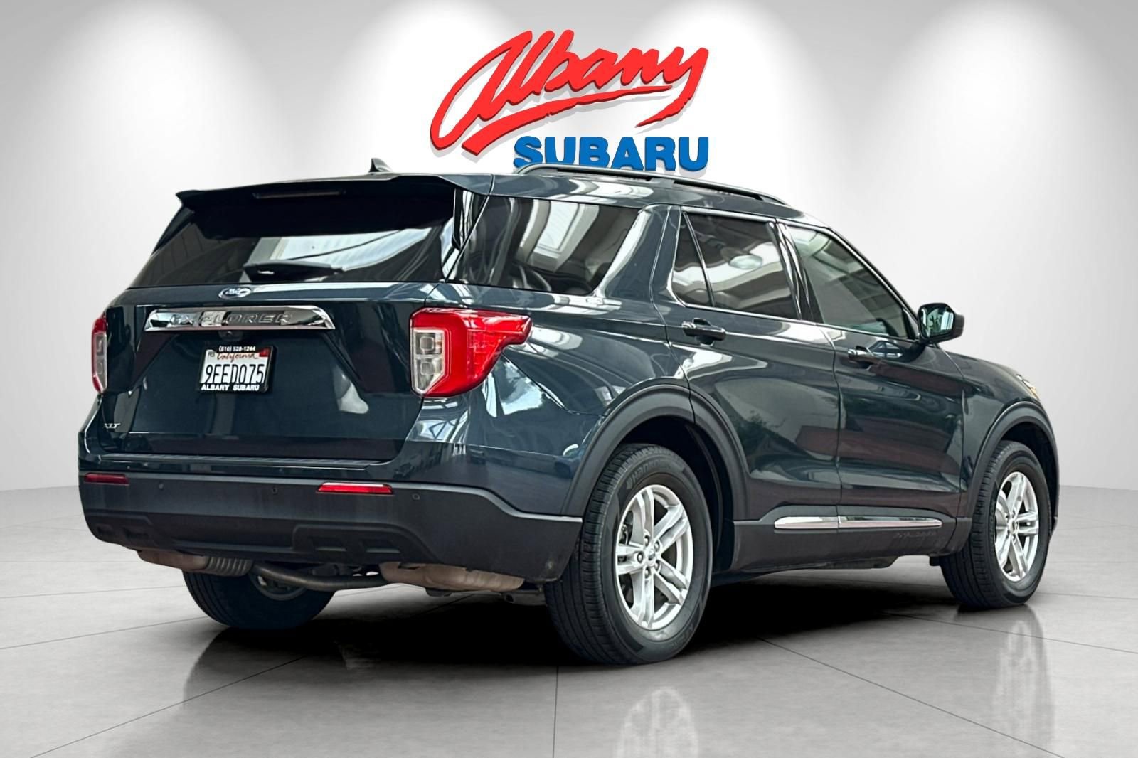 Used 2023 Ford Explorer XLT image 4