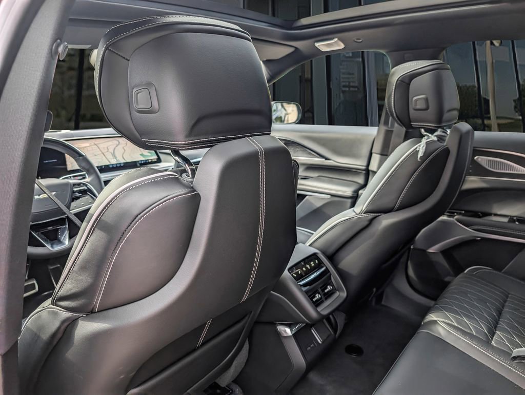 New 2026 Cadillac Lyriq V AWD/4WD image 14