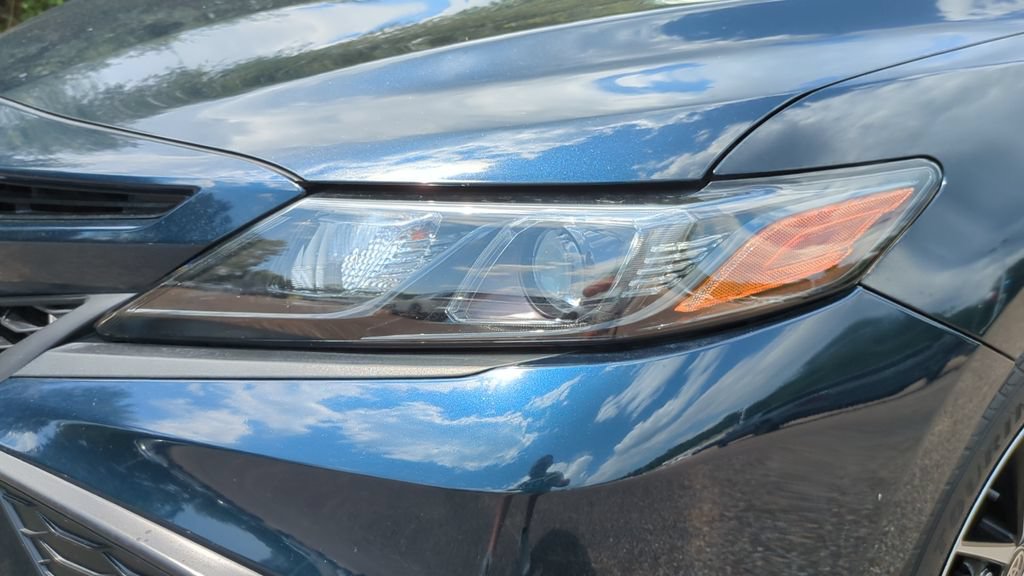 Used 2021 Toyota Camry SE FWD image 9