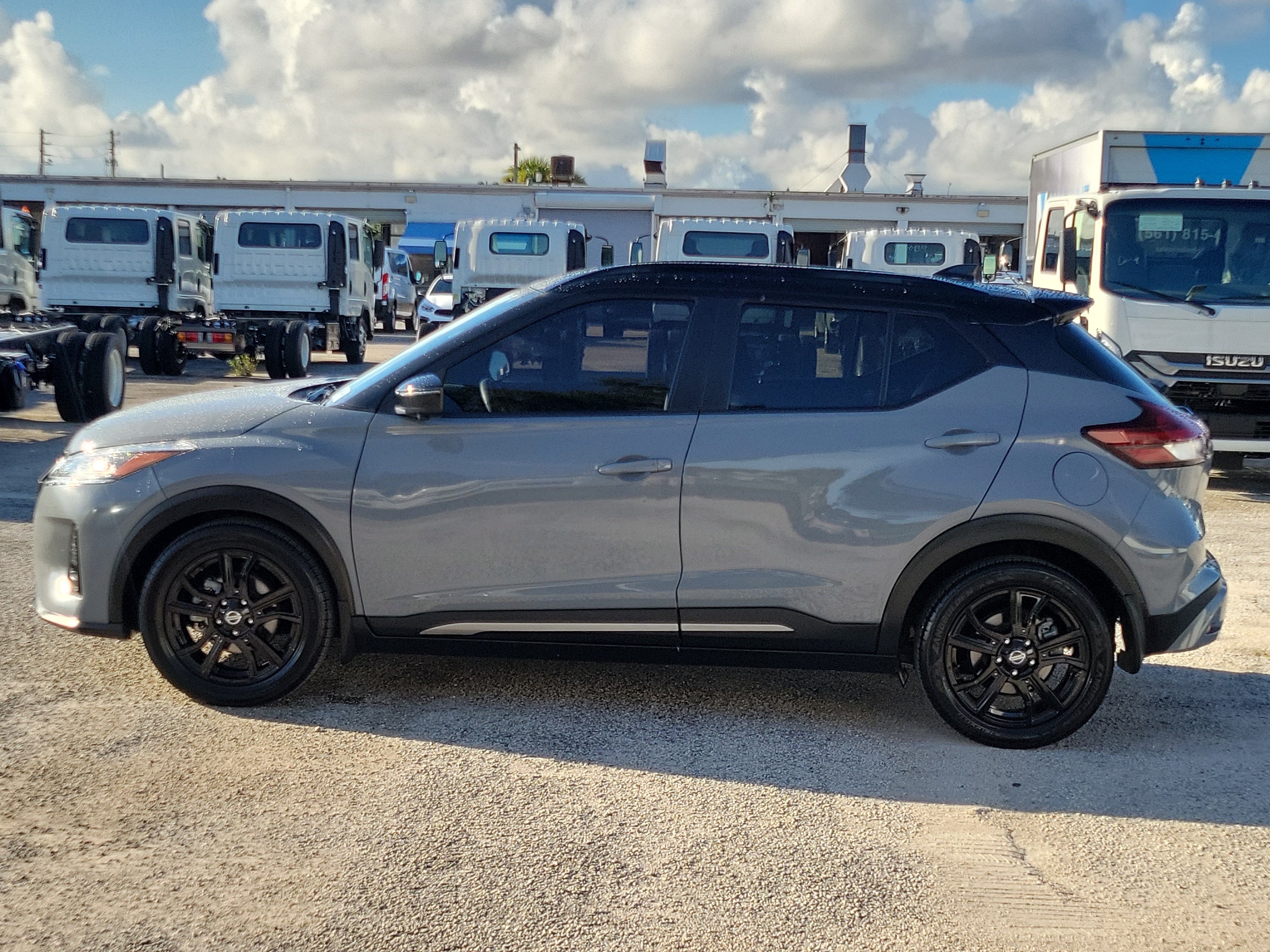 Used 2021 Nissan Kicks SR FWD image 6