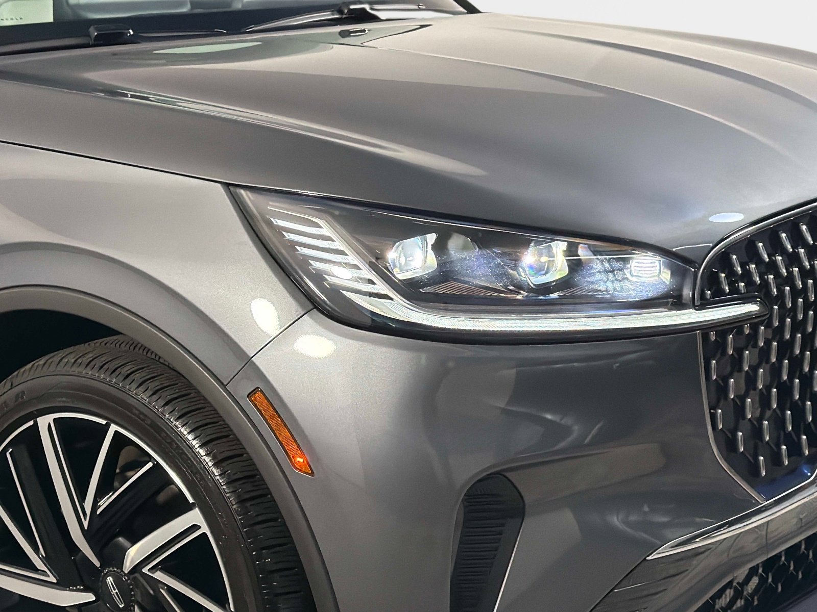 Used 2025 Lincoln Aviator Reserve w/ Equipment Group 201A AWD/4WD image 9