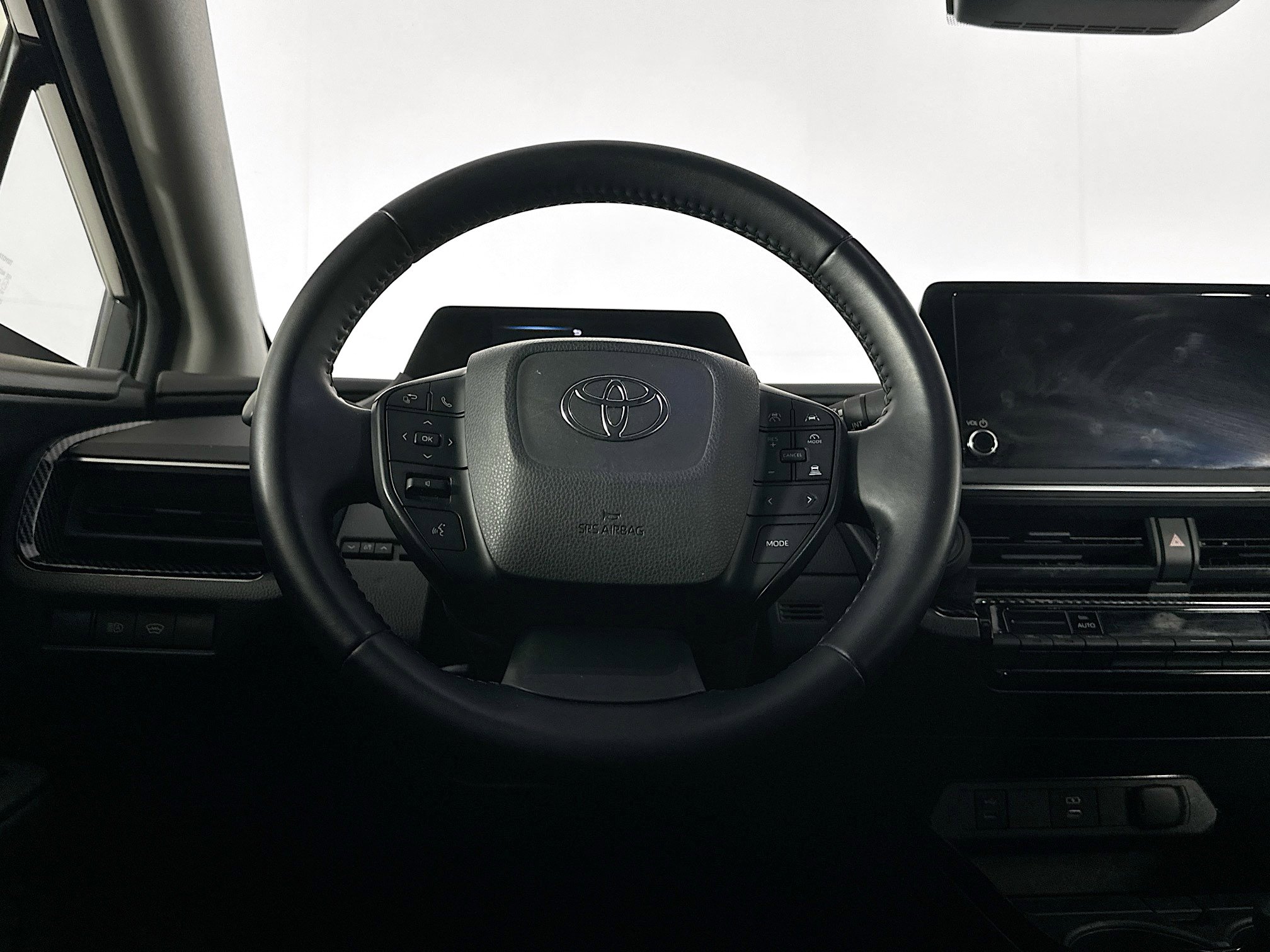 Used 2024 Toyota Prius LE image 18