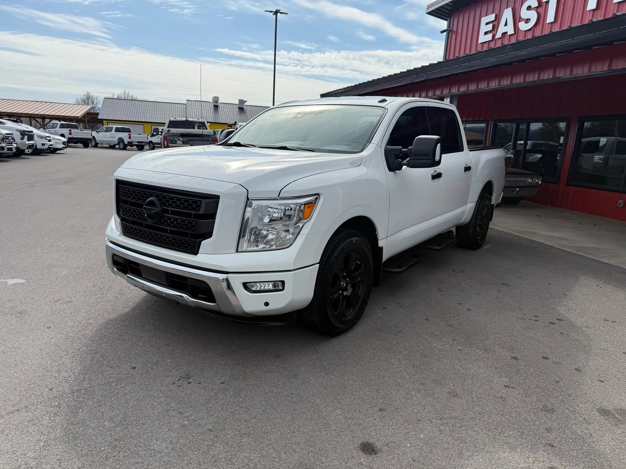 Used 2021 Nissan Titan SV w/ SV Convenience Package AWD/4WD image 2