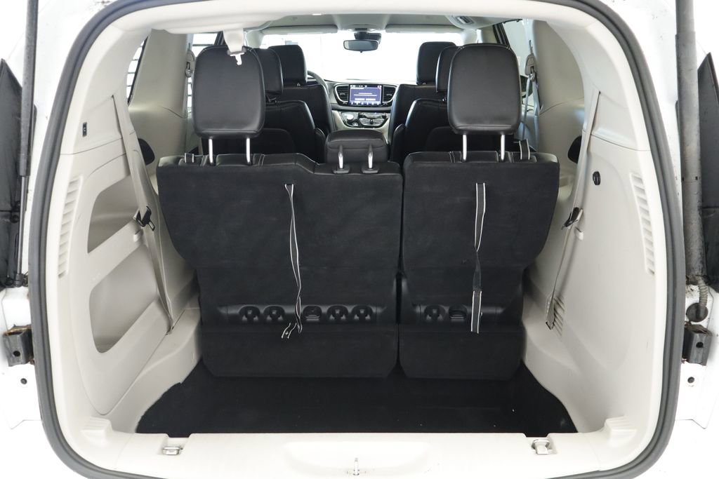 Certified 2023 Chrysler Pacifica Touring-L FWD image 19
