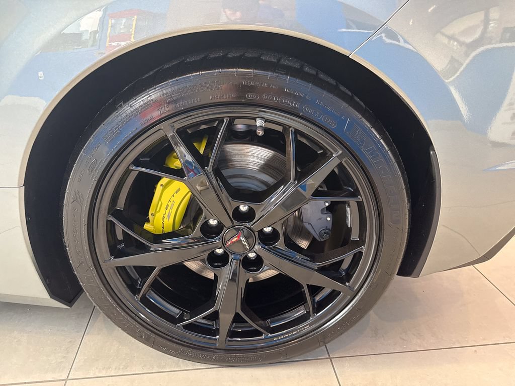 Used 2023 Chevrolet Corvette Stingray Premium Conv w/ Z51 Performance Package RWD image 17