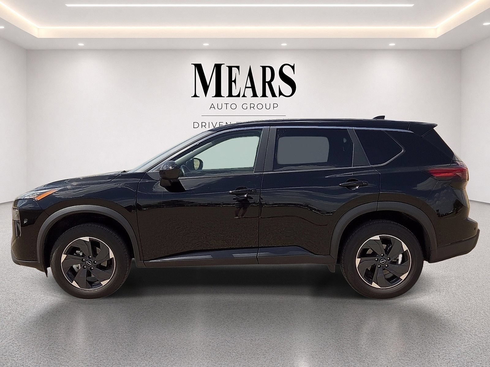 Used 2025 Nissan Rogue SV AWD/4WD image 2