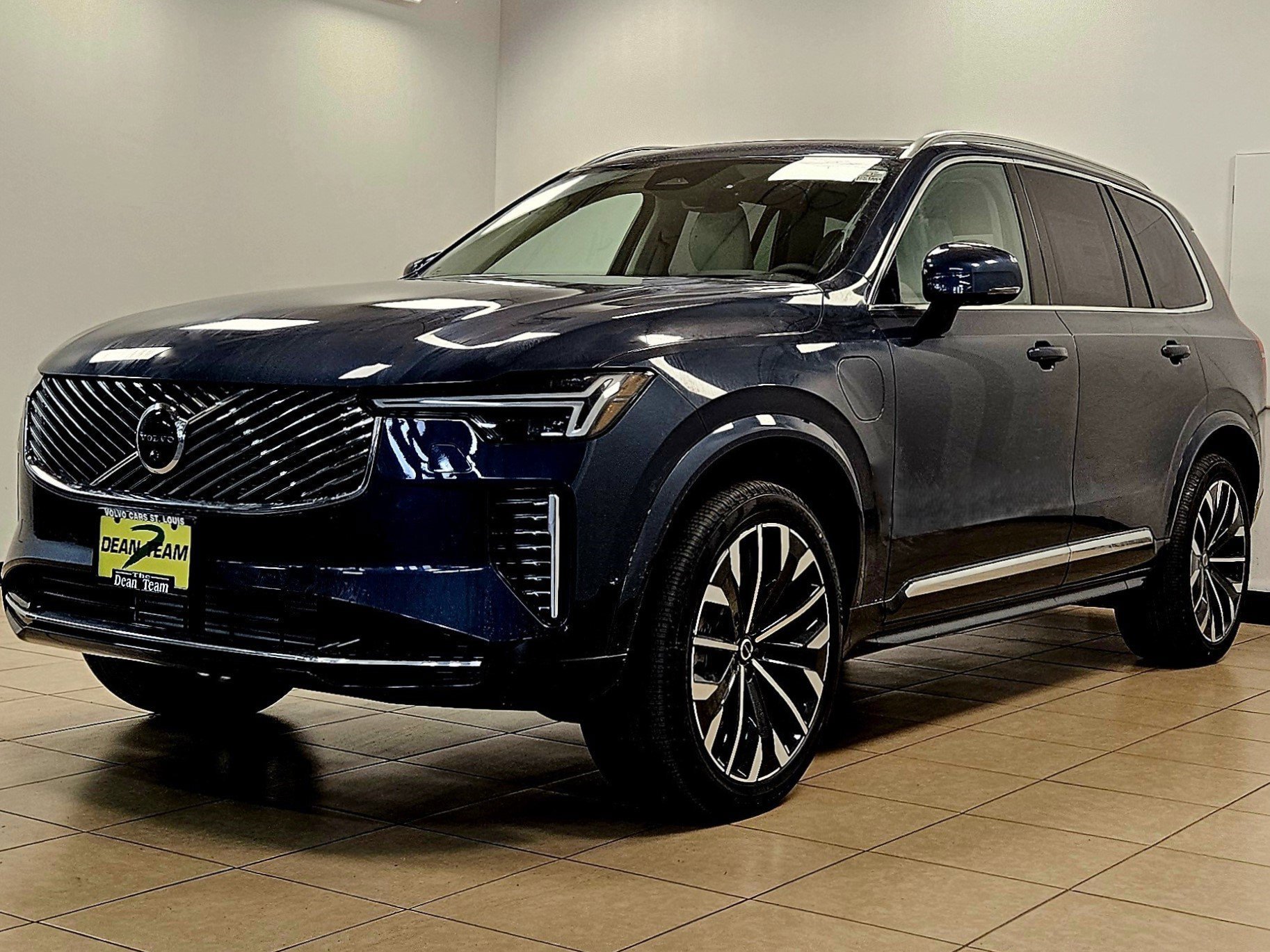 New 2026 Volvo XC90 T8 Ultra w/ Protection Package Premier image 4