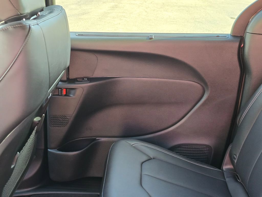 New 2026 Chrysler Pacifica Select image 38