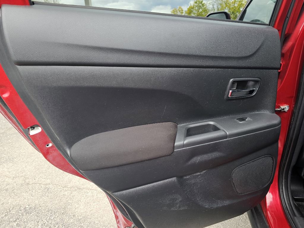 Used 2023 Mitsubishi Outlander Sport SE image 39