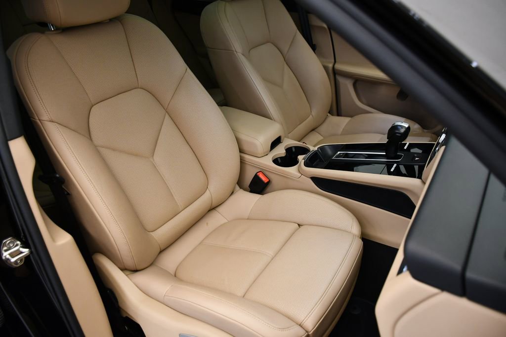Certified 2023 Porsche Macan Turbo image 50